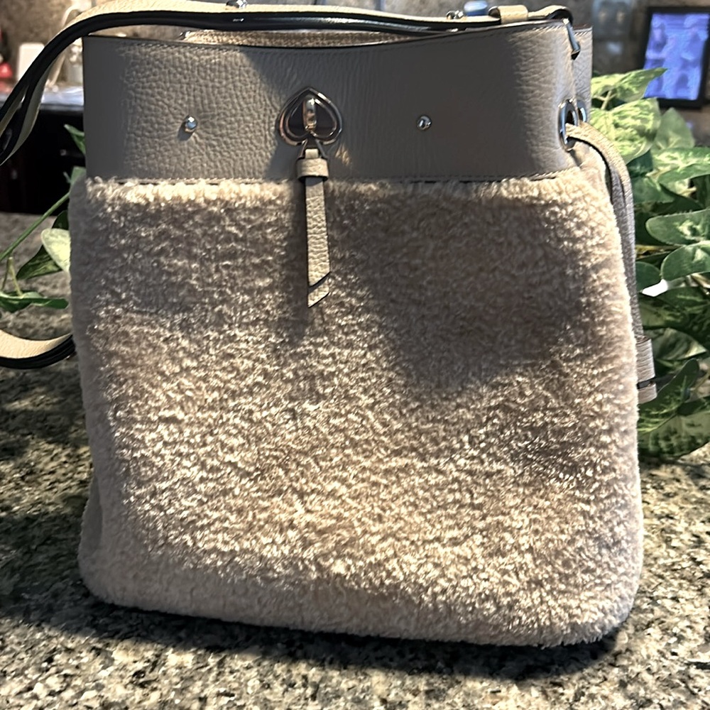 KATE SPADE Marti faux  Shearling bucket shoulder  bag. Light sand